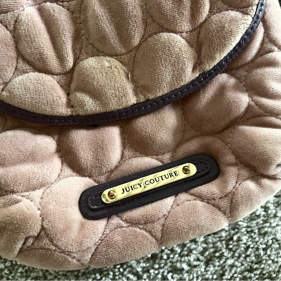 Juicy Couture Light Pink Velour Quilted Circles Duchess Puffy Crossbody Purse - Picture 4 of 7